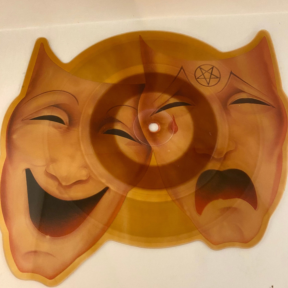 Mötley Crüe – Smokin' In The Boys Room 7