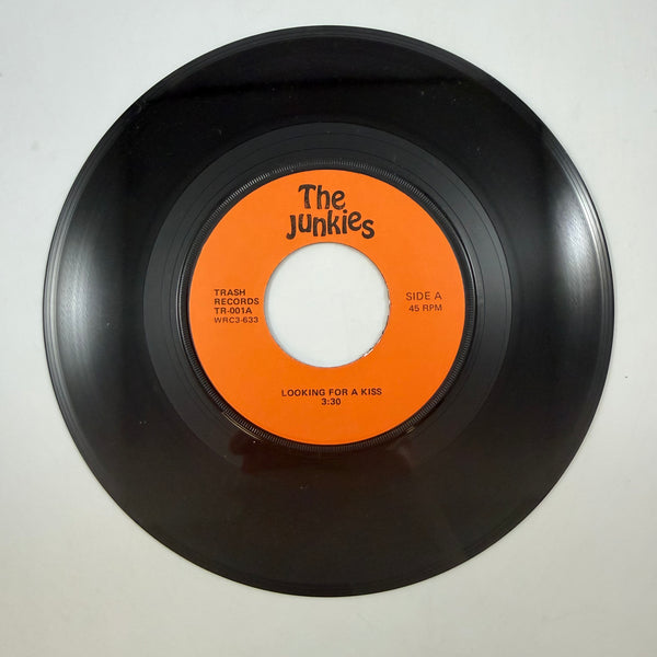 New York Dolls / The Junkies – Looking For A Kiss 7" USED Vinyl VG++/VG+