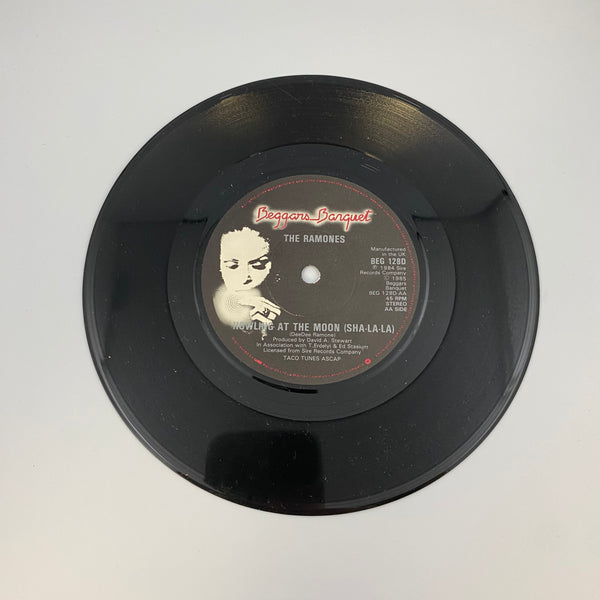 Ramones – Chasing The Night / Howling At The Moon (Sha-La-La) USED 7" Vinyl VG+/VG+