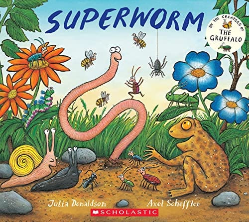 New Book Donaldson, Julia - Superworm  - Paperback 9781338827255